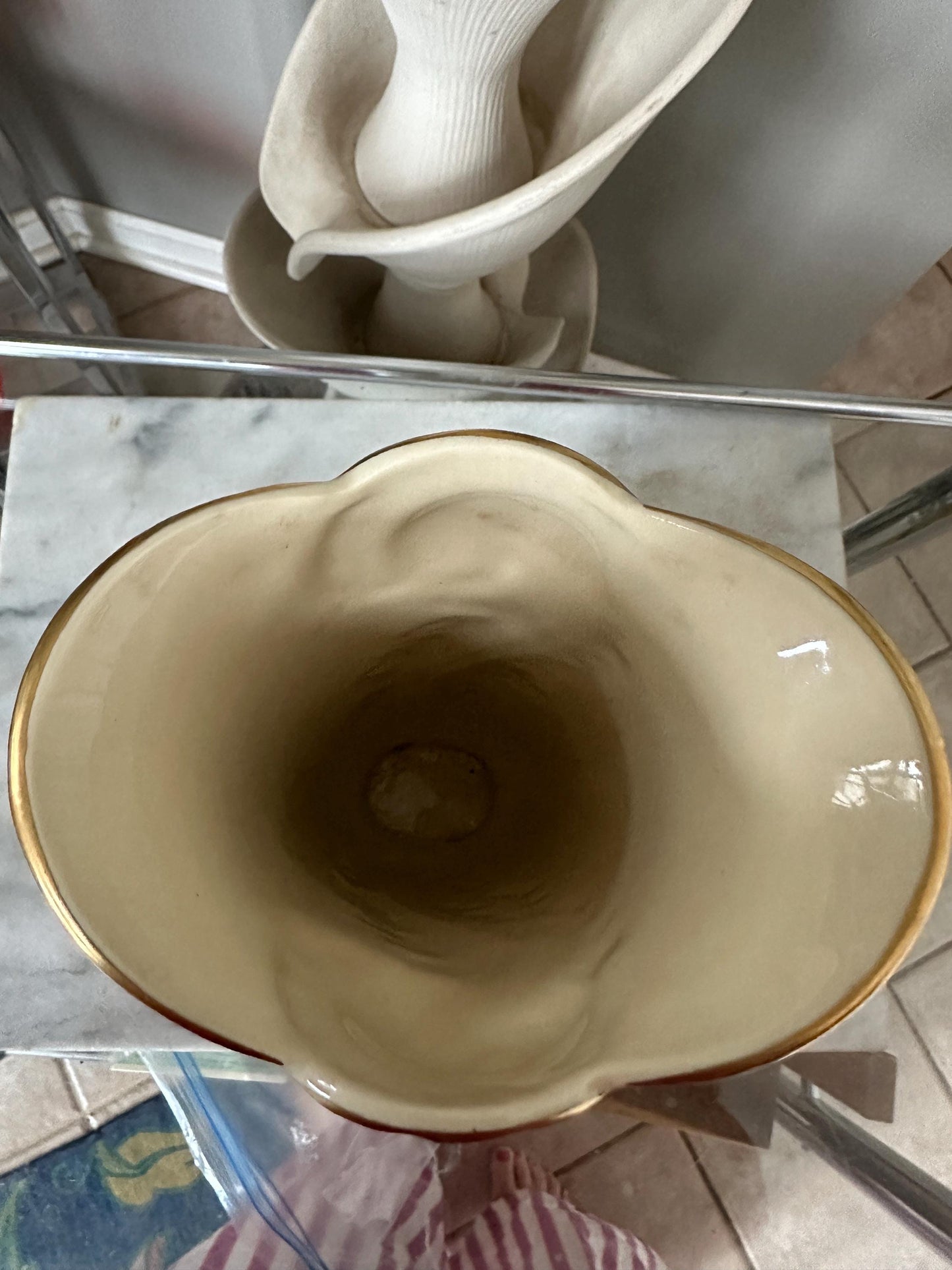 Vintage Art Deco Chadwick Pottery Vase 1940s Gold And Ivory Feather Plume 9”