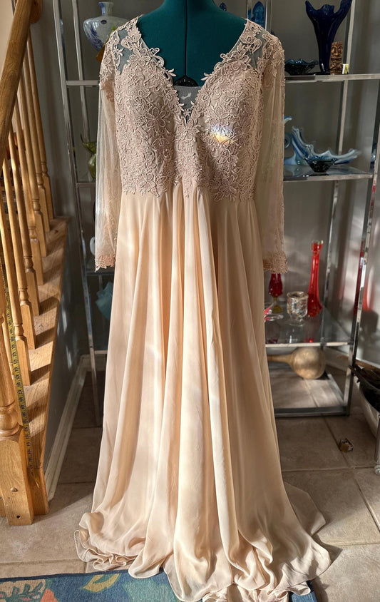 Ivory Lace Bodice Wedding Gown | Size 20, Chiffon Overlay