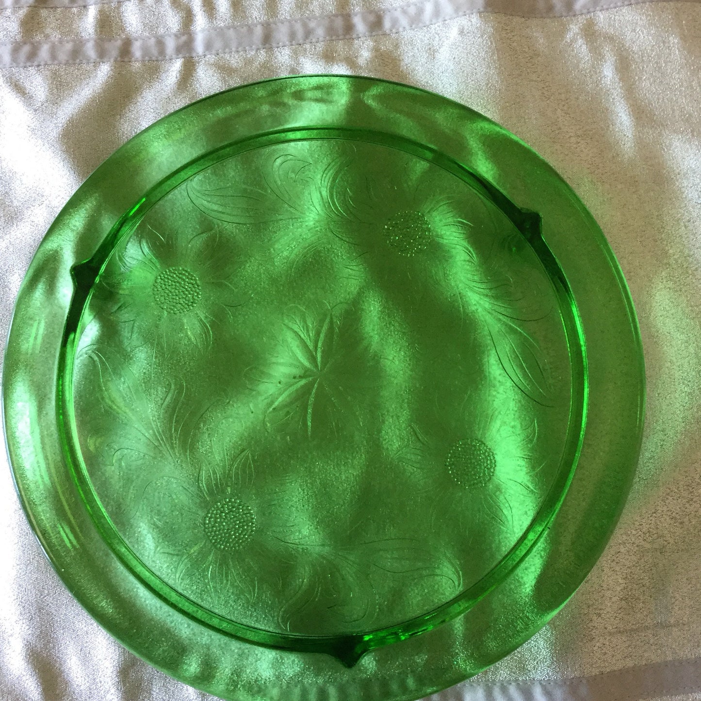 Jeannette Glass Green Deprssion Glass Cake Plate Sunflowers (plus 2 bonus dessert plates)