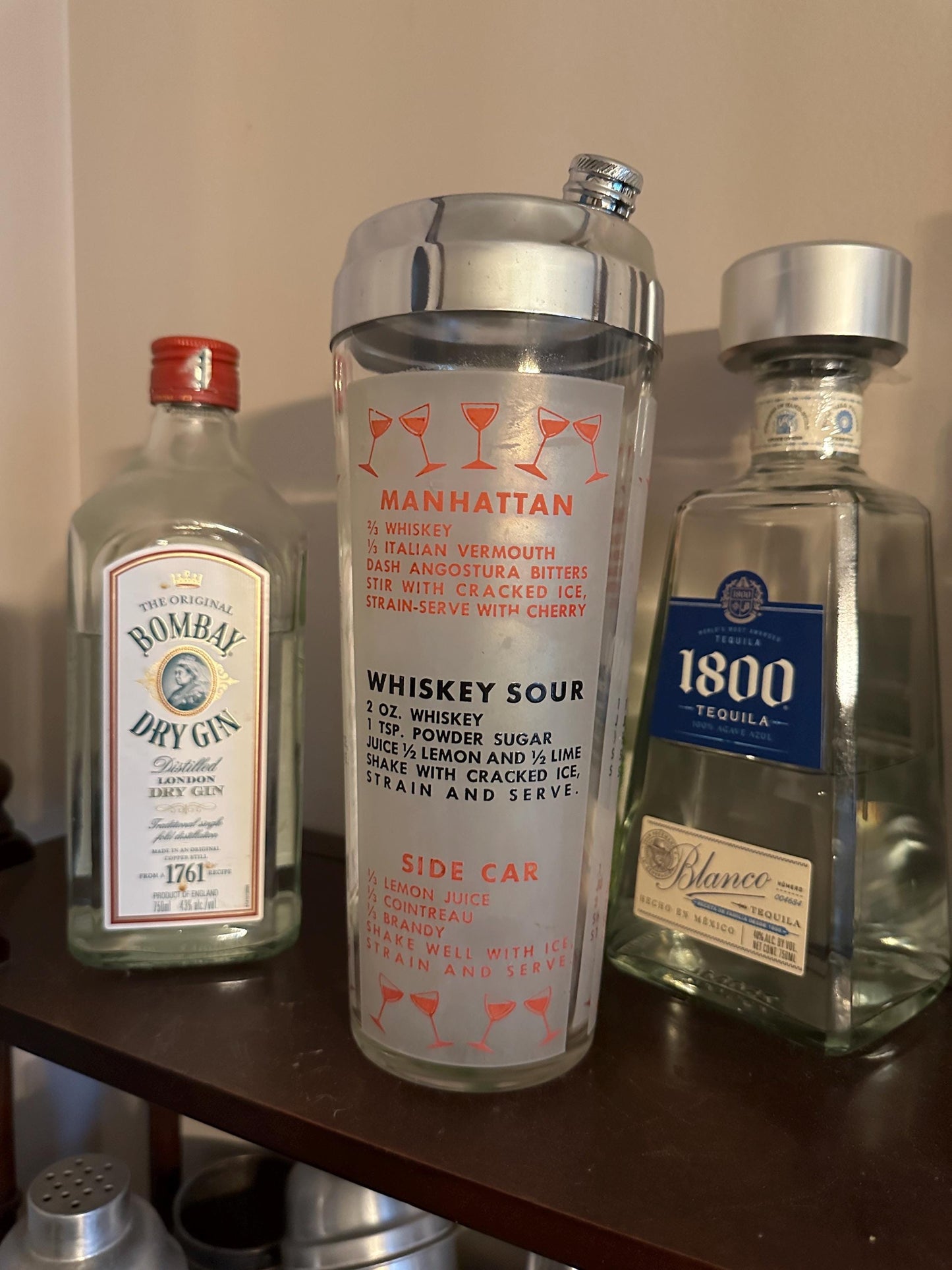 Mid Century Cocktail Shaker with Recipes: Retro Barware