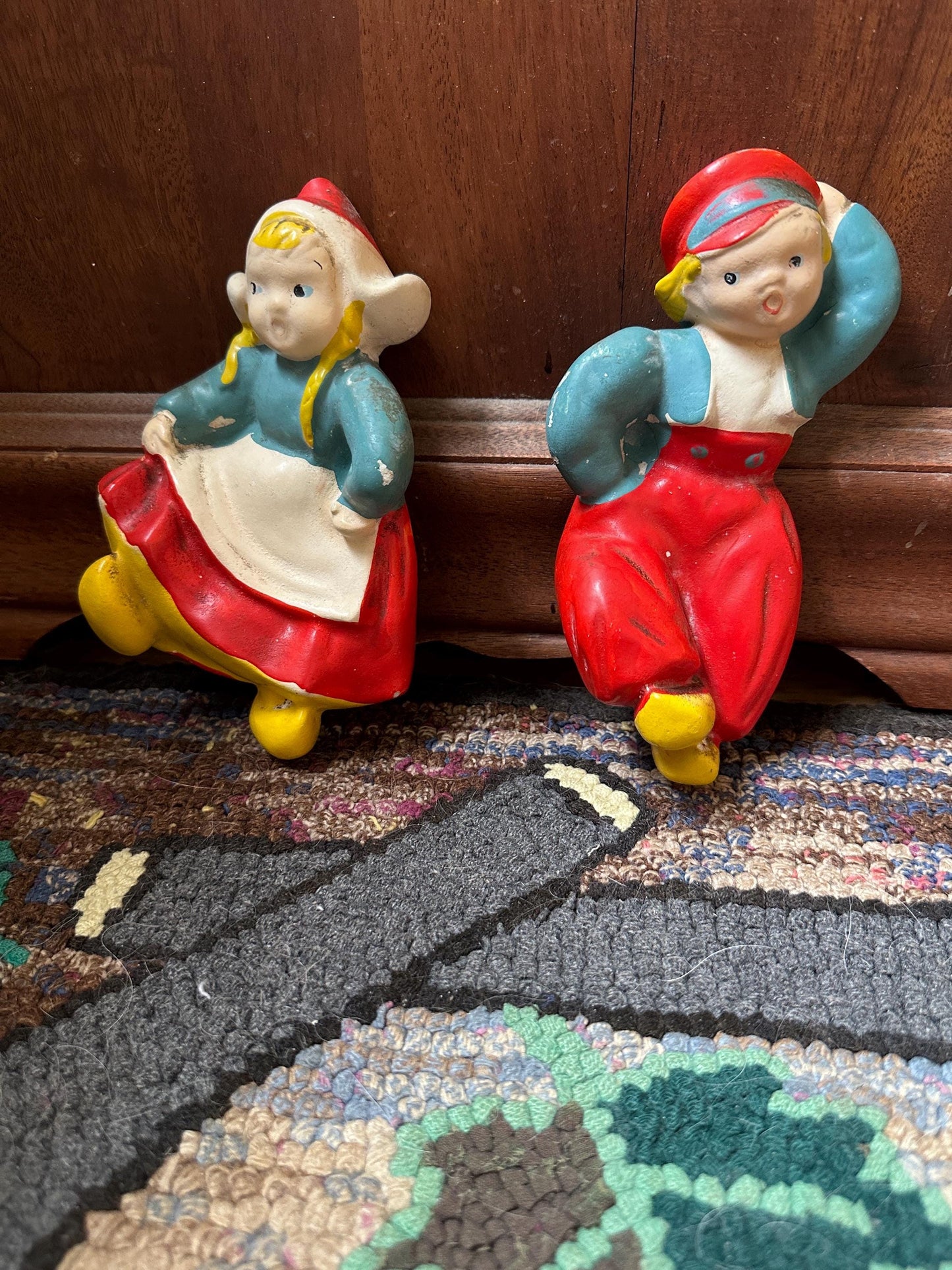 Vintage Chalkware Dancing Dutch boy & girl 1940-50's
