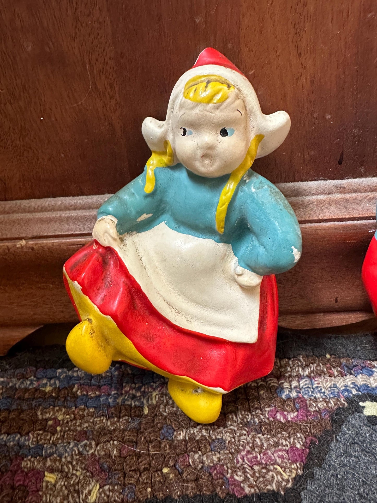 Vintage Chalkware Dancing Dutch boy & girl 1940-50's