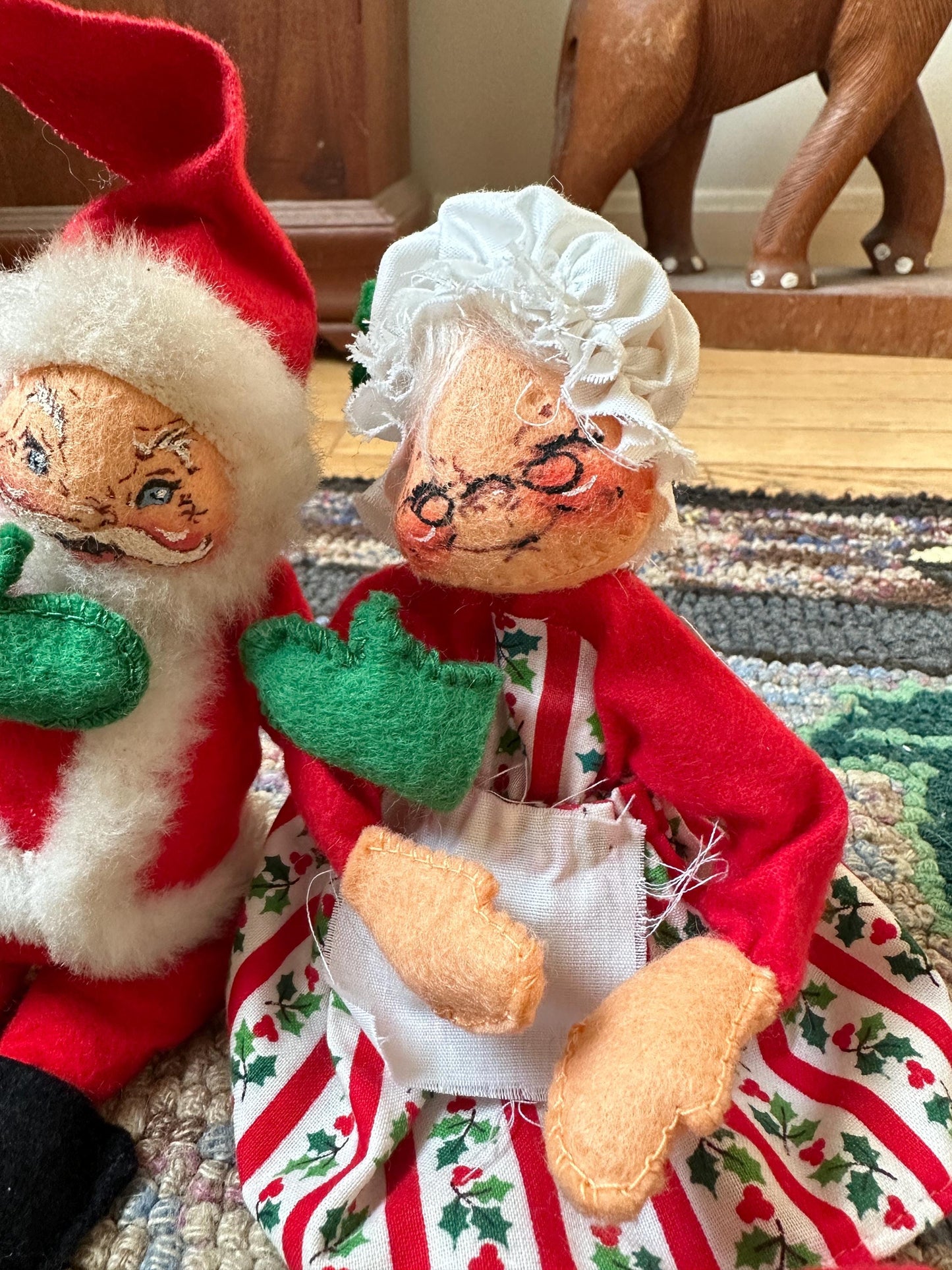 Vintage 1963/80 Annalee Mobilitee Santa And Mrs Claus,  With Sack Bendable Christmas