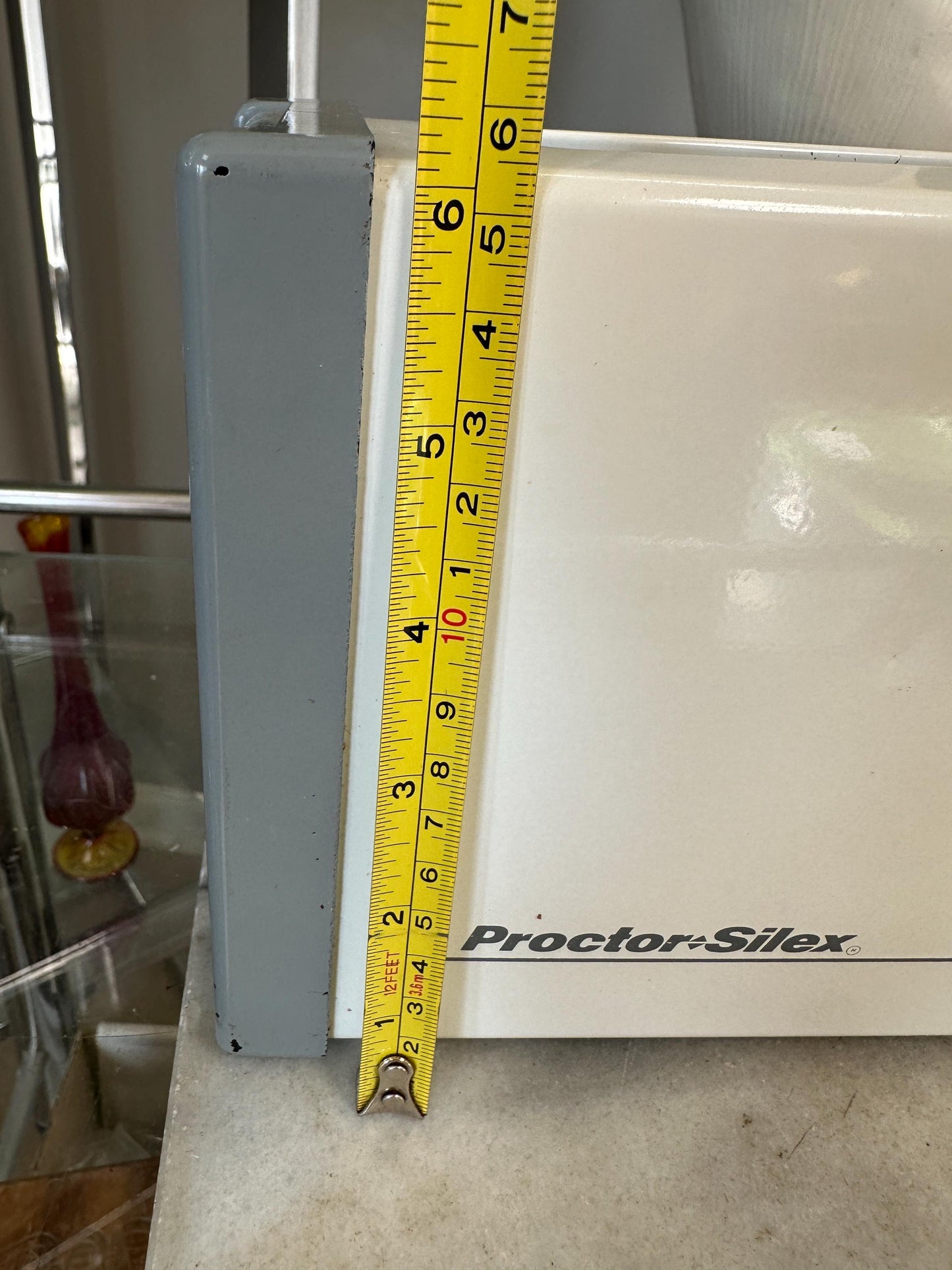 Vintage 1970s Proctor Silex Toaster: Retro White & Grey Kitchen Appliance