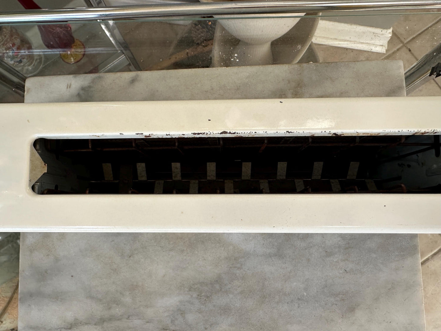 Vintage 1970s Proctor Silex Toaster: Retro White & Grey Kitchen Appliance