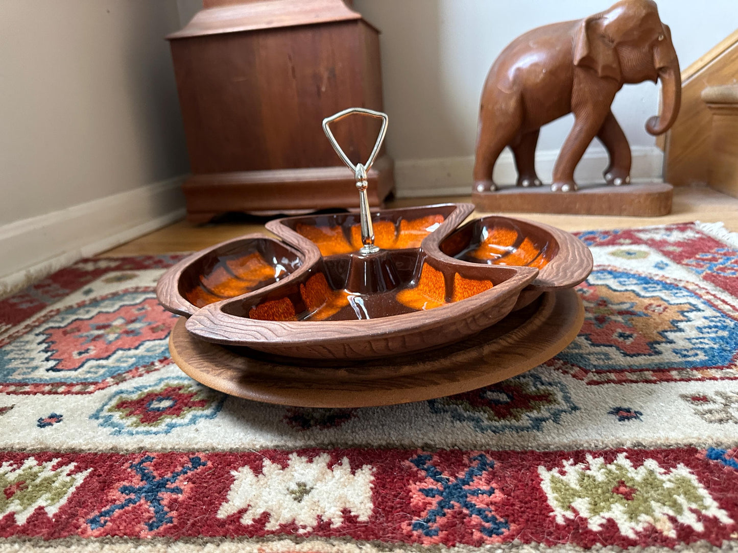 Vintage Mid-Century California Pottery Lazy Susan Serving Set – No. USA 669 – Retro Orange & Brown Divided Dish on Wooden Base