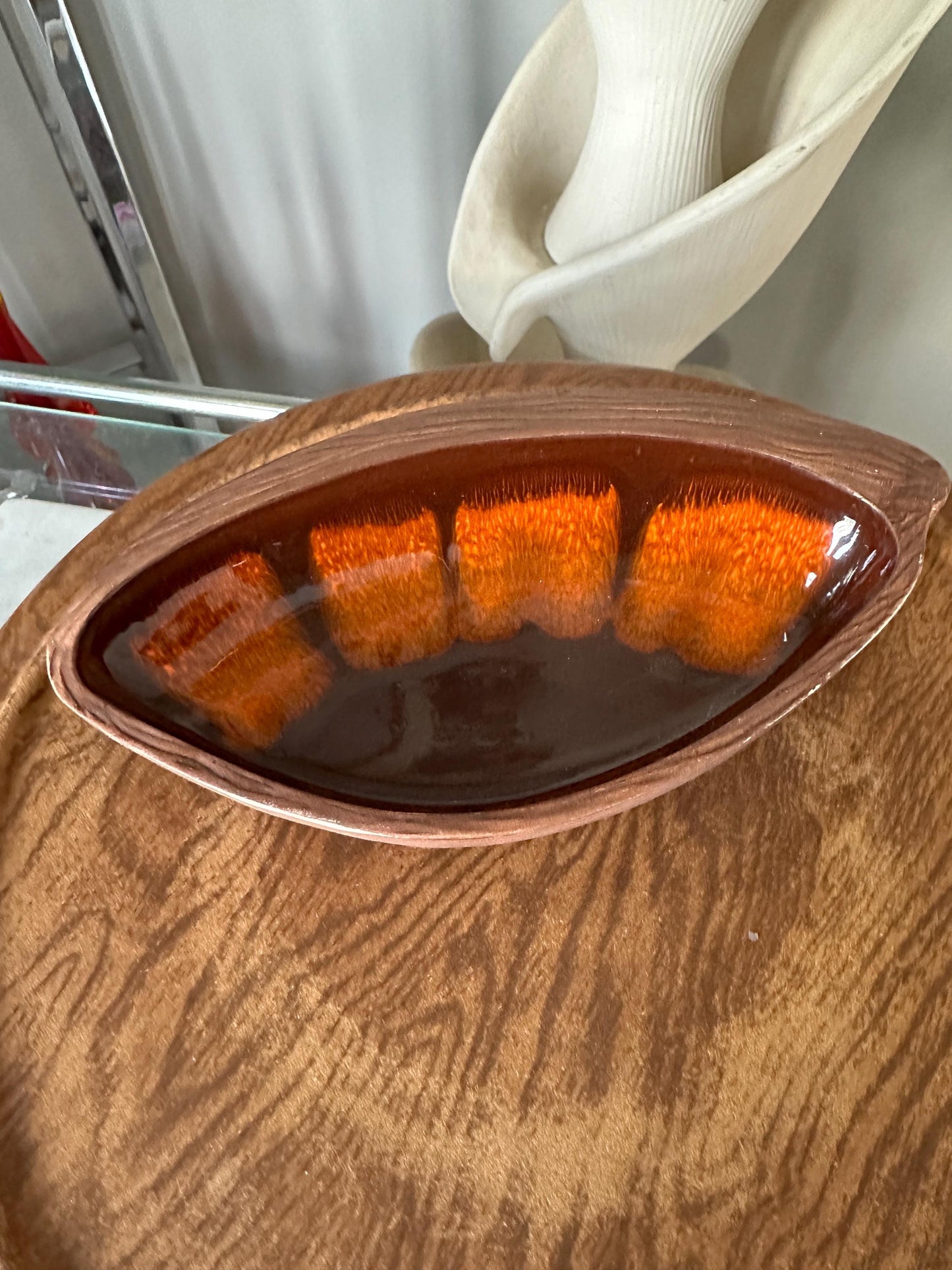 Vintage Mid-Century California Pottery Lazy Susan Serving Set – No. USA 669 – Retro Orange & Brown Divided Dish on Wooden Base