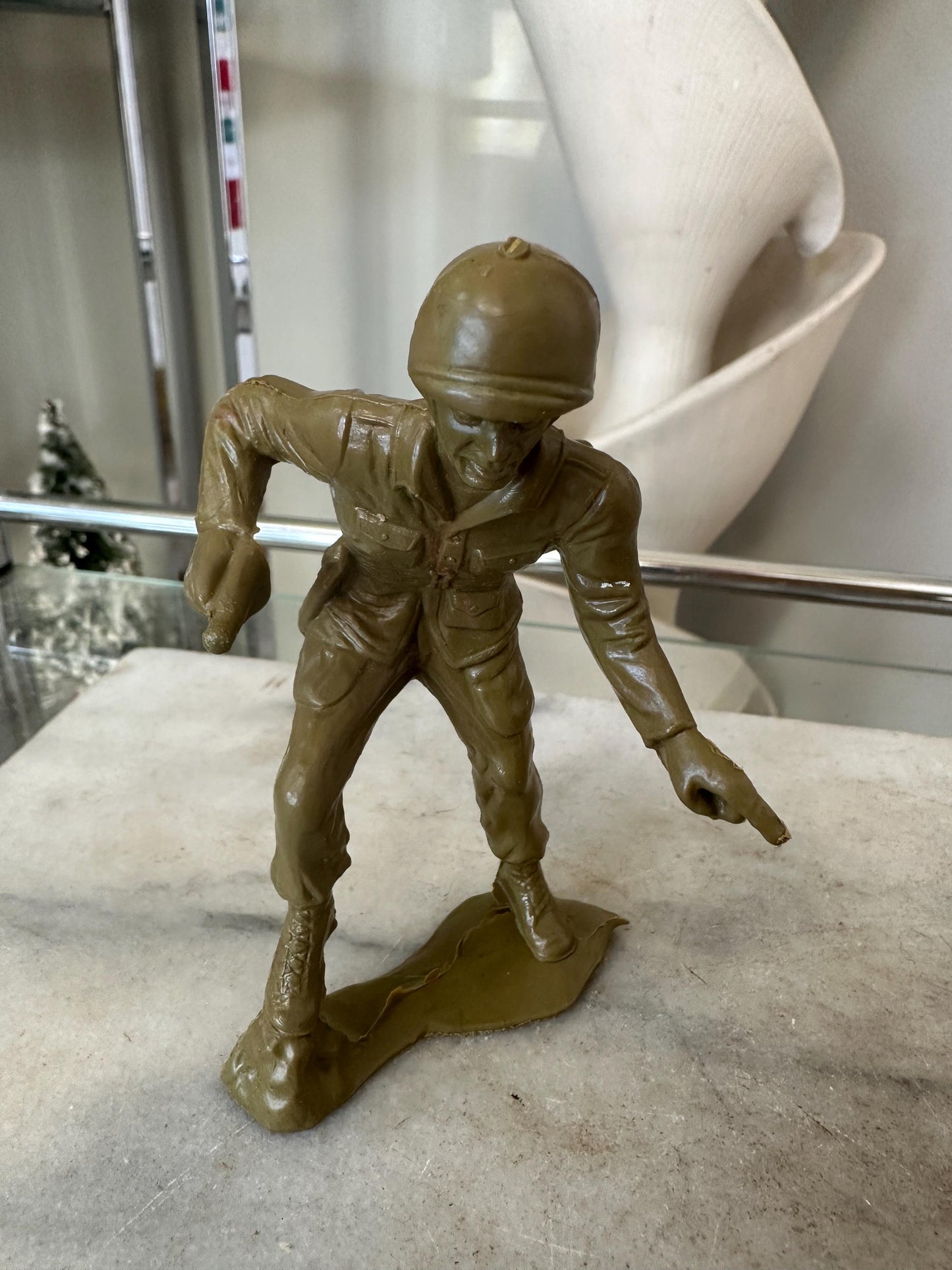 Vintage Plastic Toy Soldiers Lot – 11 Large Figures – Includes 6 Tim-Mee 6” Soldiers – 1960s USA