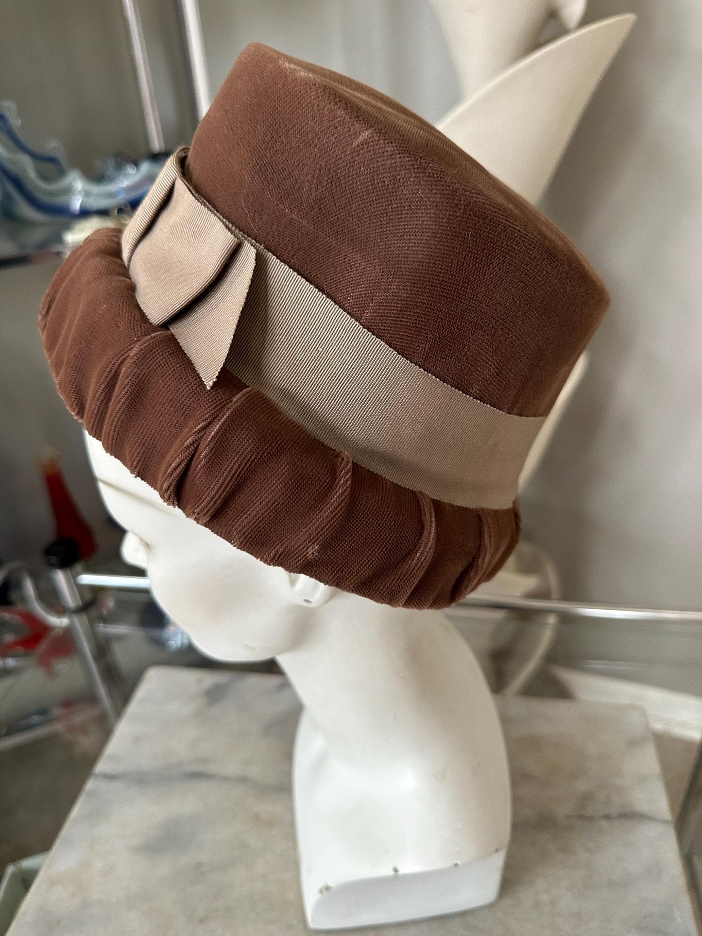 Vintage womens brown velour bucket hat, unbranded,  with union-made band