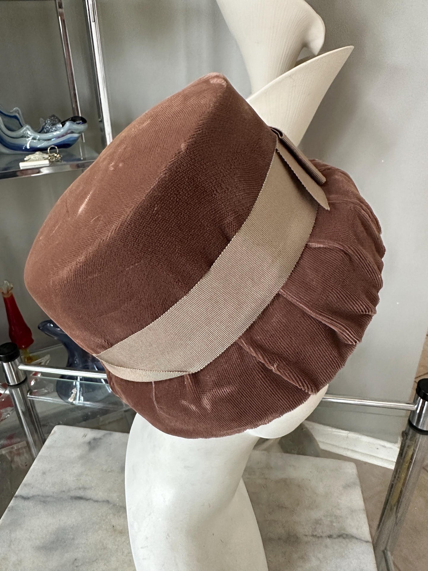 Vintage womens brown velour bucket hat, unbranded,  with union-made band