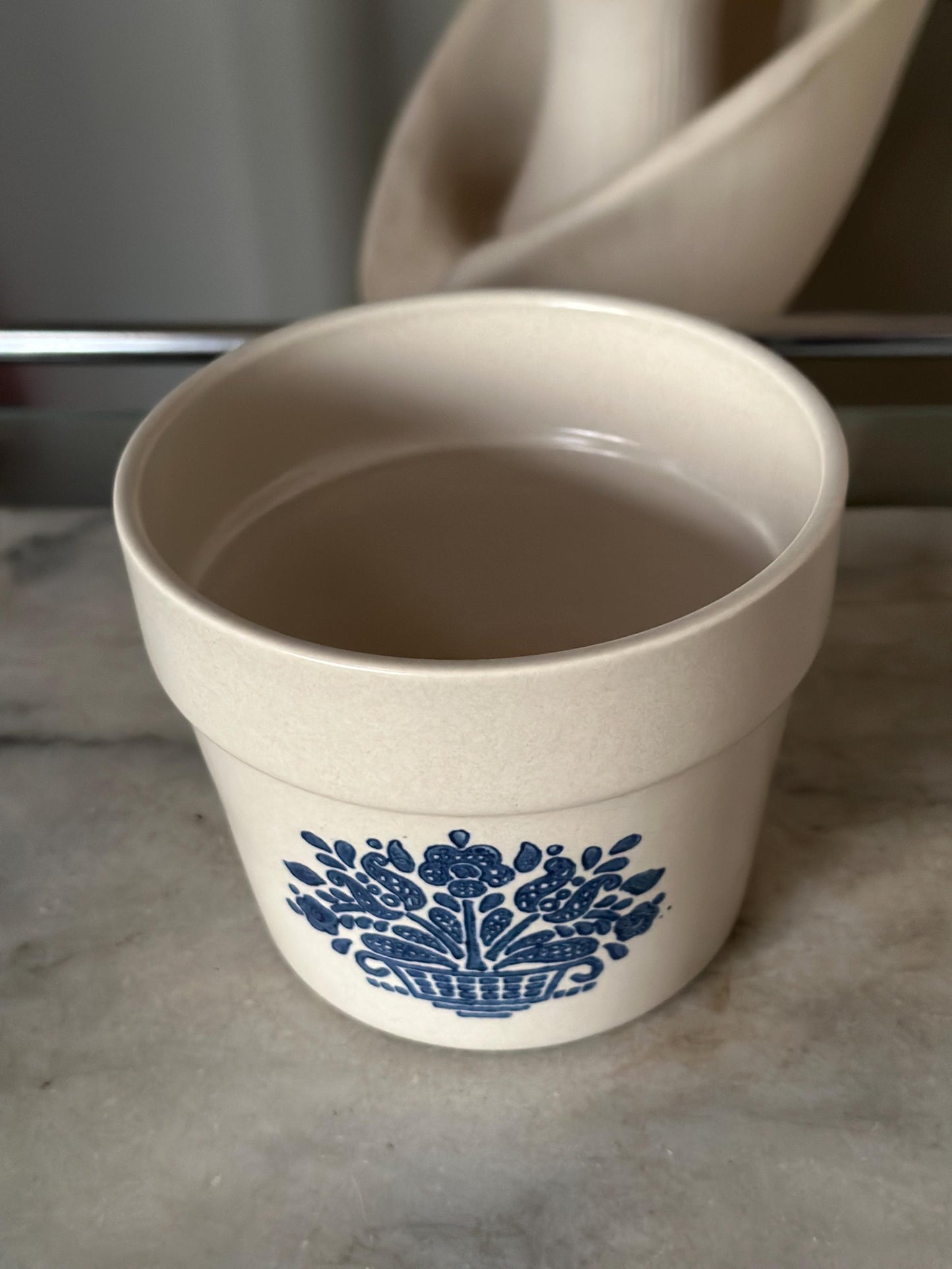Vintage Pfaltzgraff Ftda 1982 Blue Flower Pot Off White Stoneware