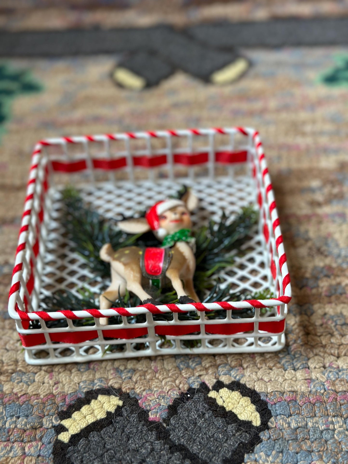 Vintage Kitschy Deer in Metal Mesh Box