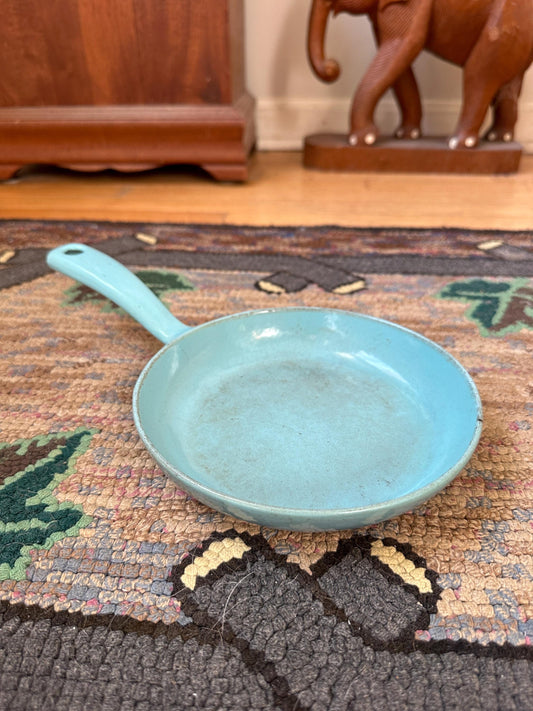 Vintage Prizer- Ware Turquoise Cast Iron Skillet | Robons Egg Blue | Prizer-Ware | Cottage Kitchen | Country Kitchen | Prize Ware CS1
