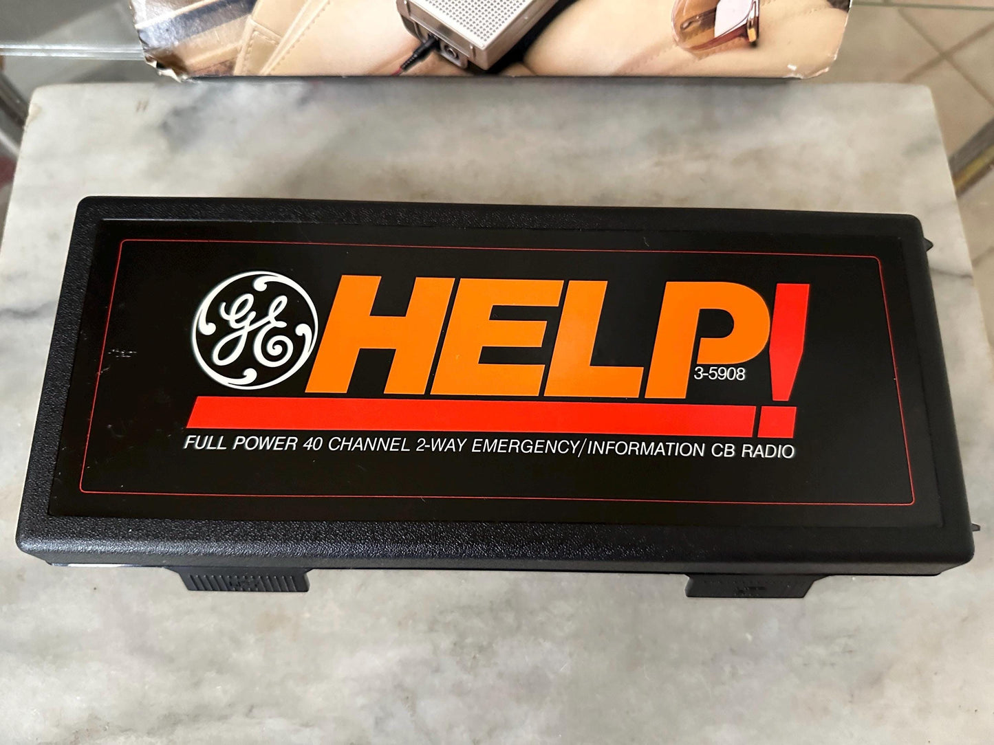 Vintage GE 3-5908 Help emergency portable CB radio/Walkie Talkie 12V w/case