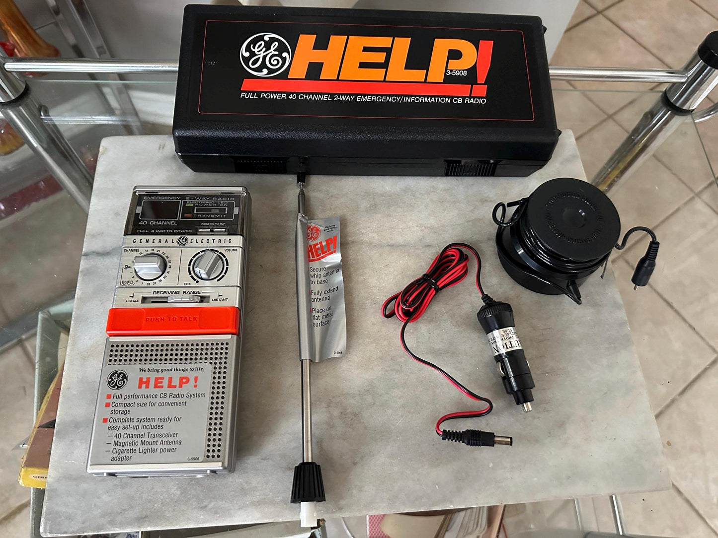 Vintage GE 3-5908 Help emergency portable CB radio/Walkie Talkie 12V w/case