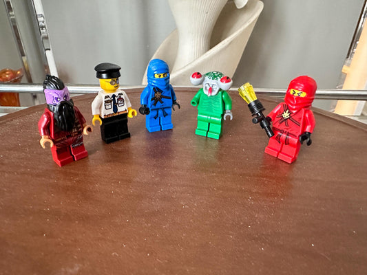 Assorted LEGO Minifigure Lot of 5 – Space Police Squidman, Marvel Taserface, Ninjago Jay (Blue & Red), and Airport Pilot