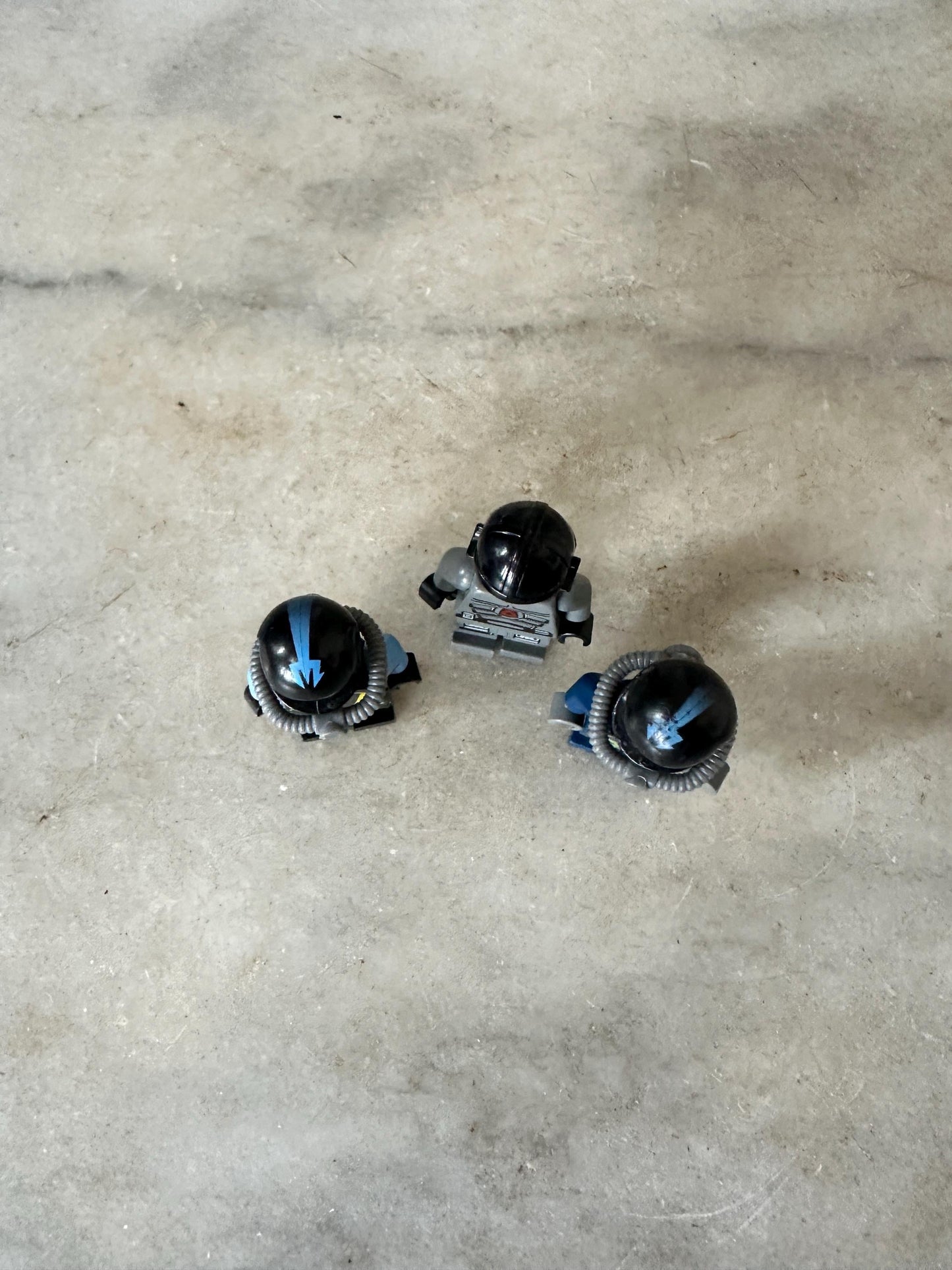 LEGO® Aquaraiders Divers (2) + Space Police 3 Officer – Lot of 3 Minifigures – Retired Themes – 2000s era LEGO