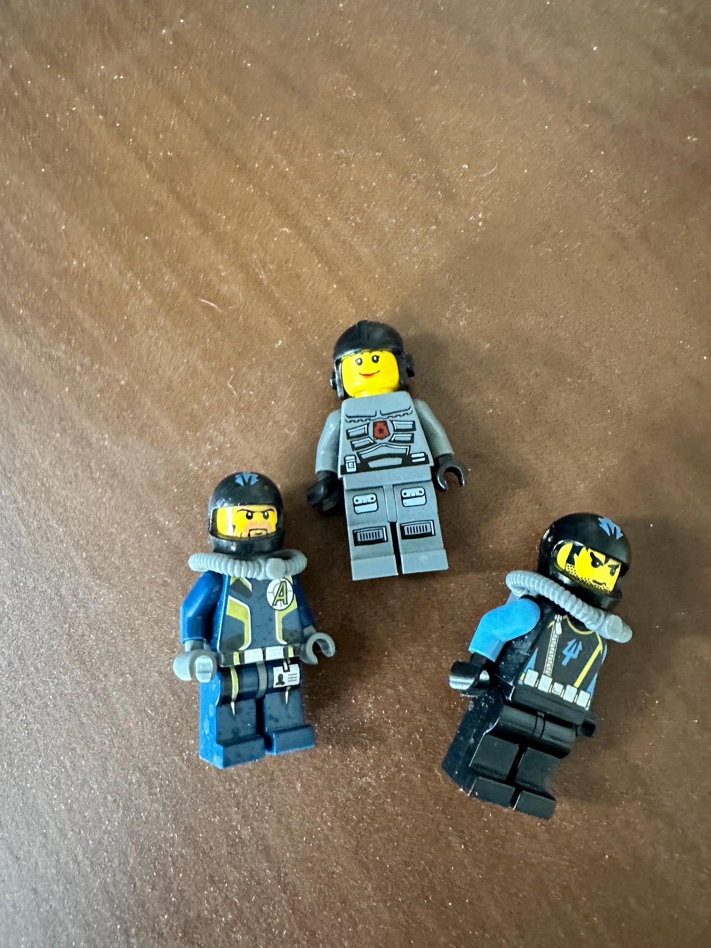 LEGO® Aquaraiders Divers (2) + Space Police 3 Officer – Lot of 3 Minifigures – Retired Themes – 2000s era LEGO