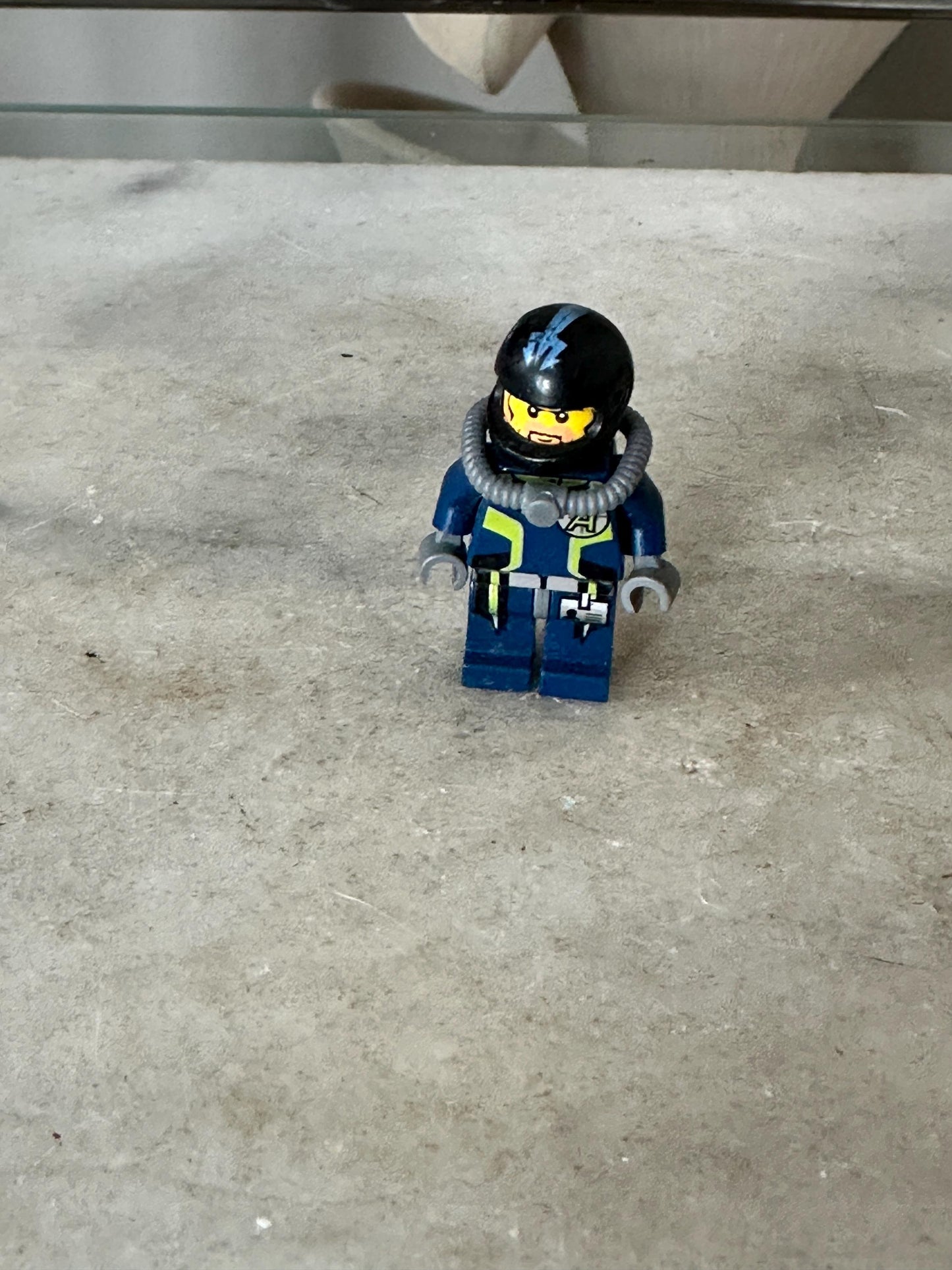 LEGO® Aquaraiders Divers (2) + Space Police 3 Officer – Lot of 3 Minifigures – Retired Themes – 2000s era LEGO