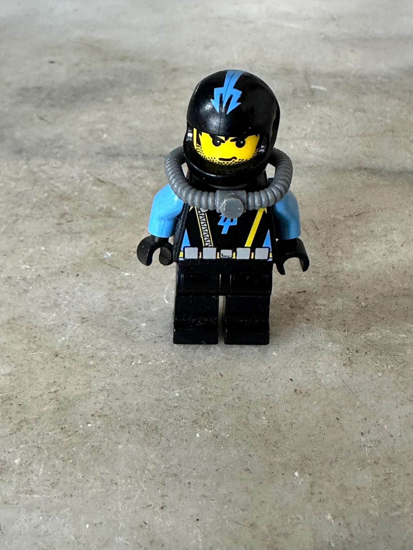 LEGO® Aquaraiders Divers (2) + Space Police 3 Officer – Lot of 3 Minifigures – Retired Themes – 2000s era LEGO