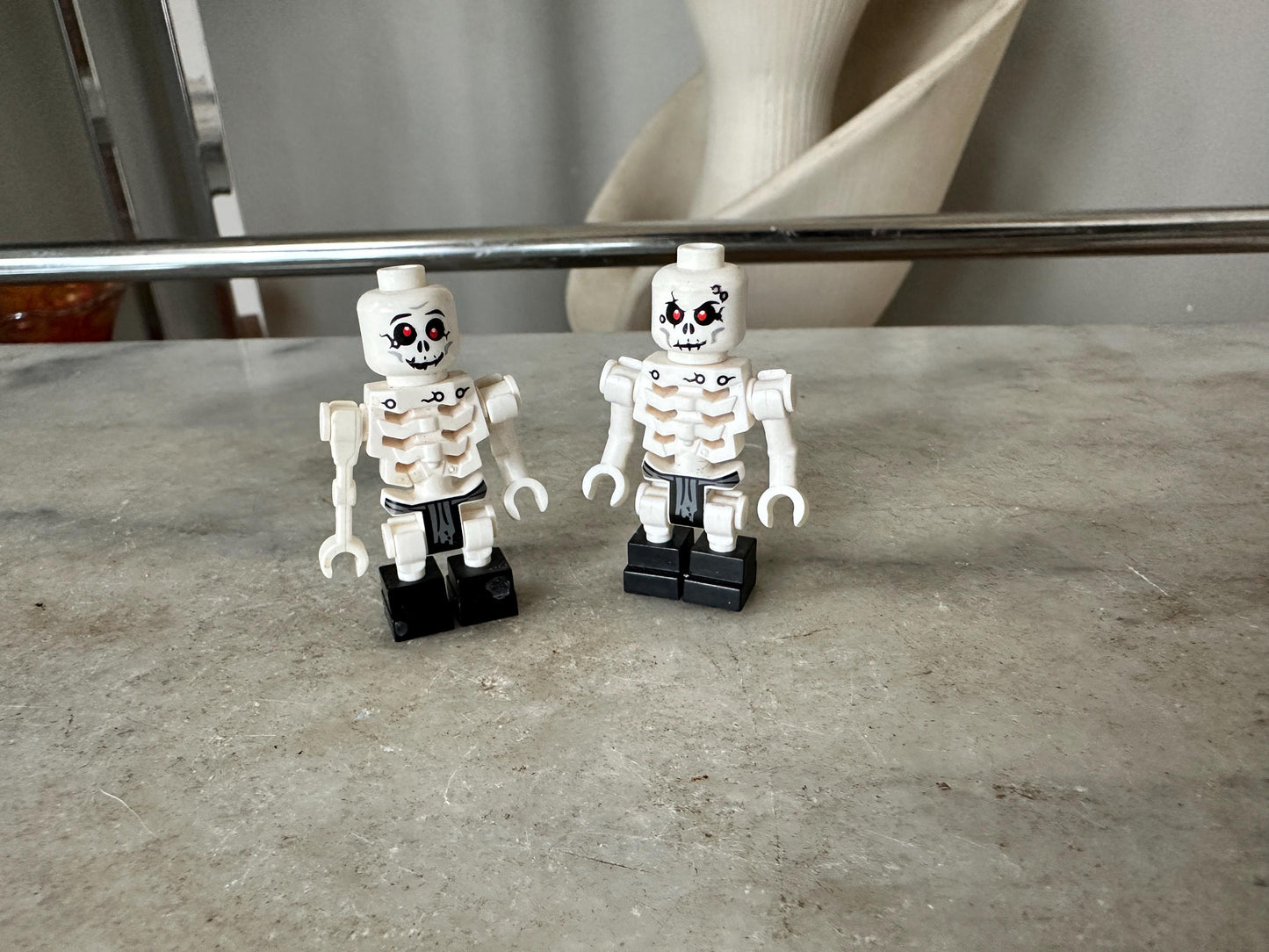 LEGO NJO0008 Bonezai (Skulkin) Vertical Grip Hands – Set of 2 | Ninjago Villain Minifigure Parts | Retired Character