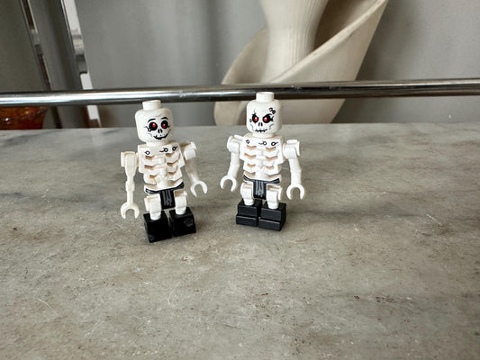 LEGO NJO0008 Bonezai (Skulkin) Vertical Grip Hands – Set of 2 | Ninjago Villain Minifigure Parts | Retired Character