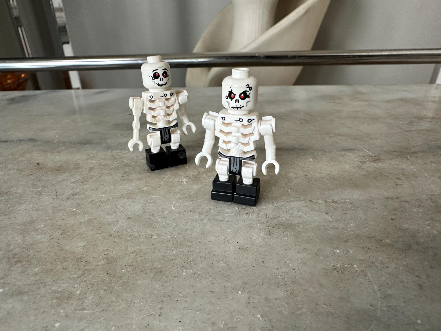 LEGO NJO0008 Bonezai (Skulkin) Vertical Grip Hands – Set of 2 | Ninjago Villain Minifigure Parts | Retired Character