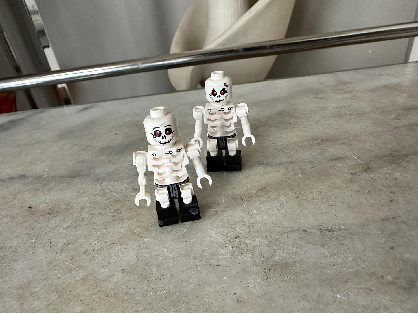 LEGO NJO0008 Bonezai (Skulkin) Vertical Grip Hands – Set of 2 | Ninjago Villain Minifigure Parts | Retired Character