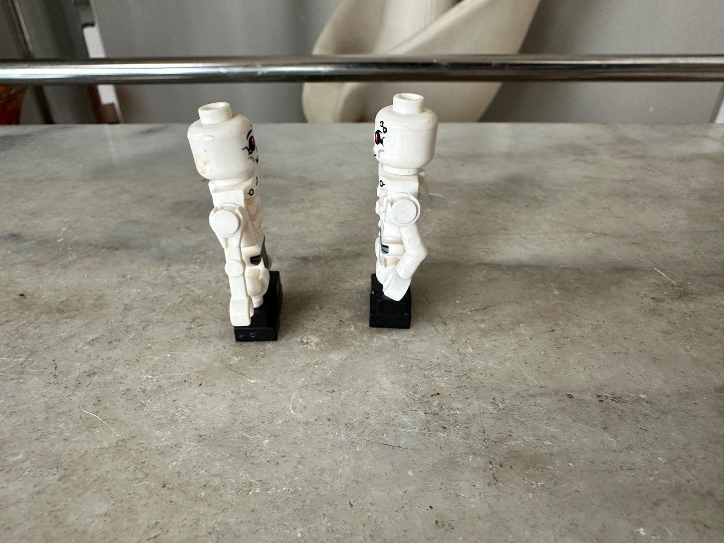 LEGO NJO0008 Bonezai (Skulkin) Vertical Grip Hands – Set of 2 | Ninjago Villain Minifigure Parts | Retired Character