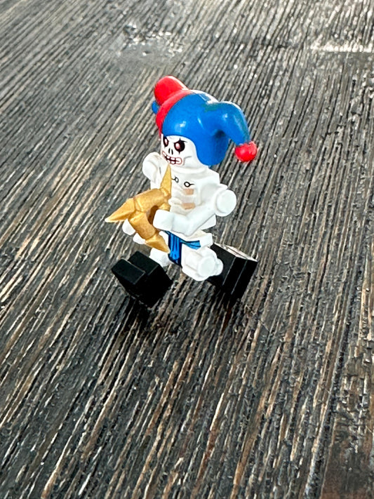 LEGO Minifigure Ninjago Krazi - Jester Hat Blue njo017 + Star Weapon