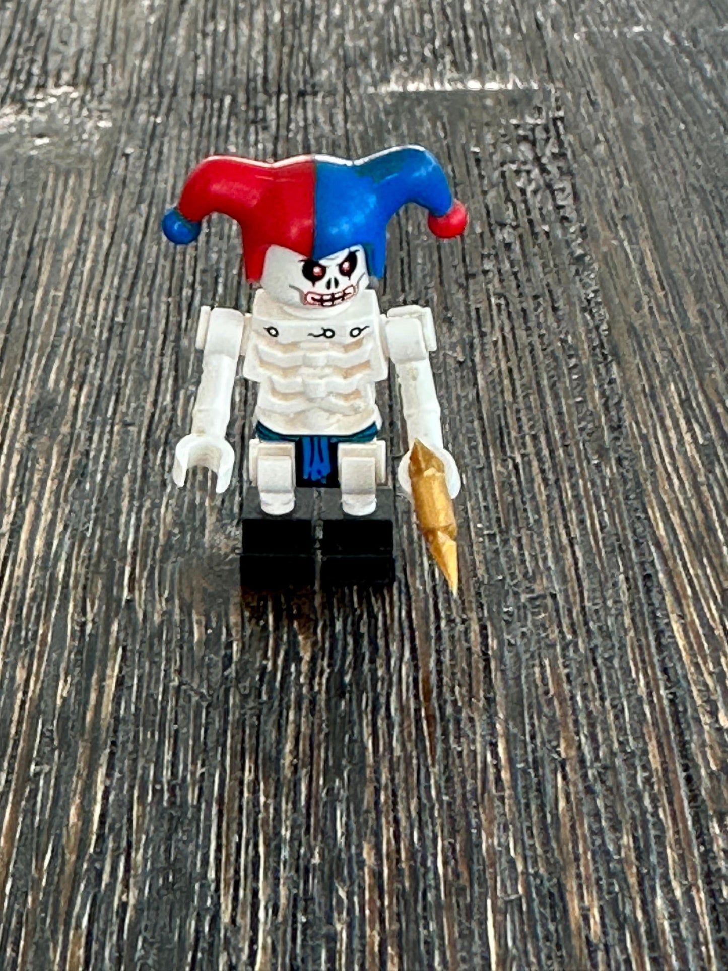 LEGO Minifigure Ninjago Krazi - Jester Hat Blue njo017 + Star Weapon