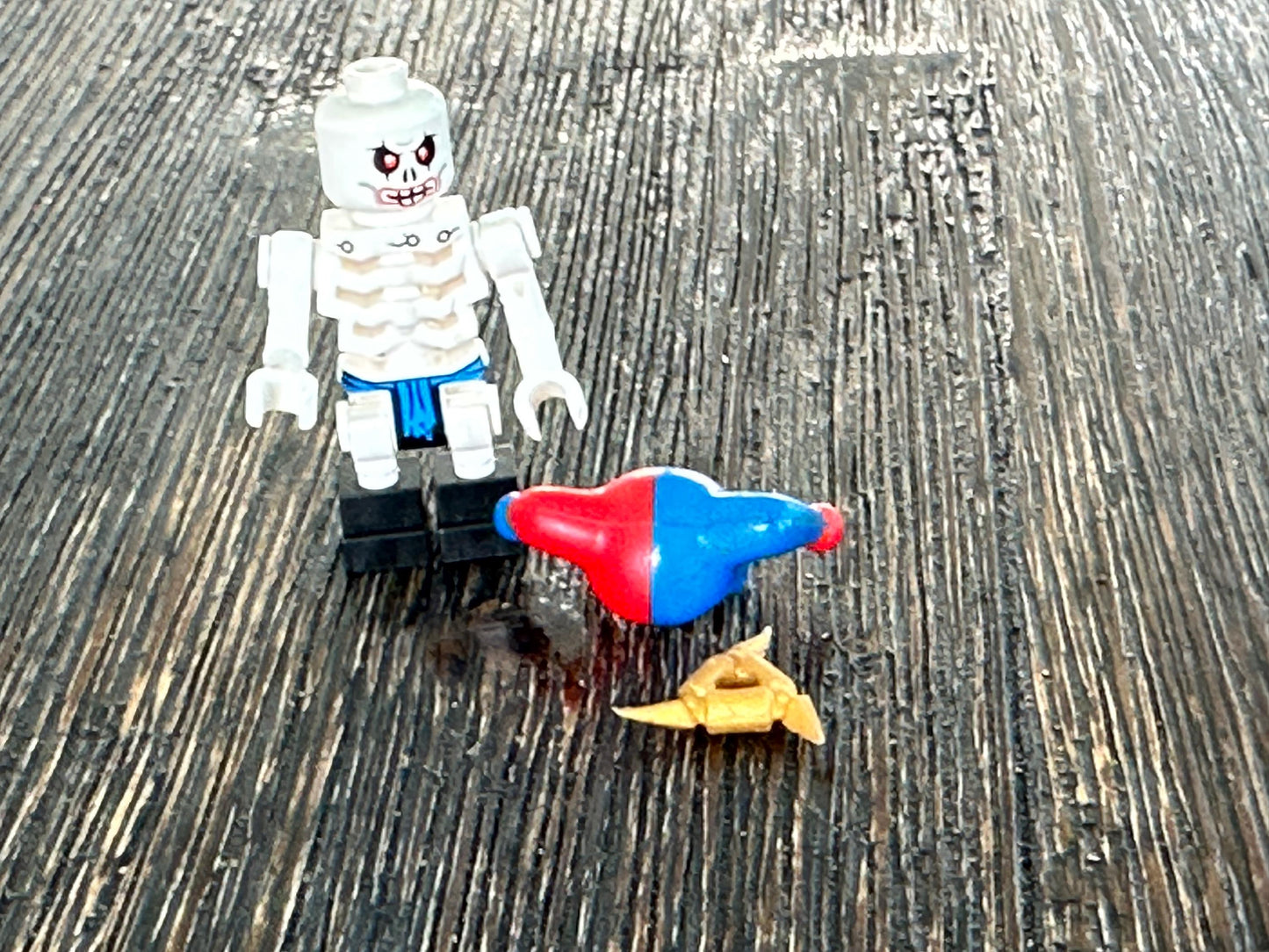 LEGO Minifigure Ninjago Krazi - Jester Hat Blue njo017 + Star Weapon