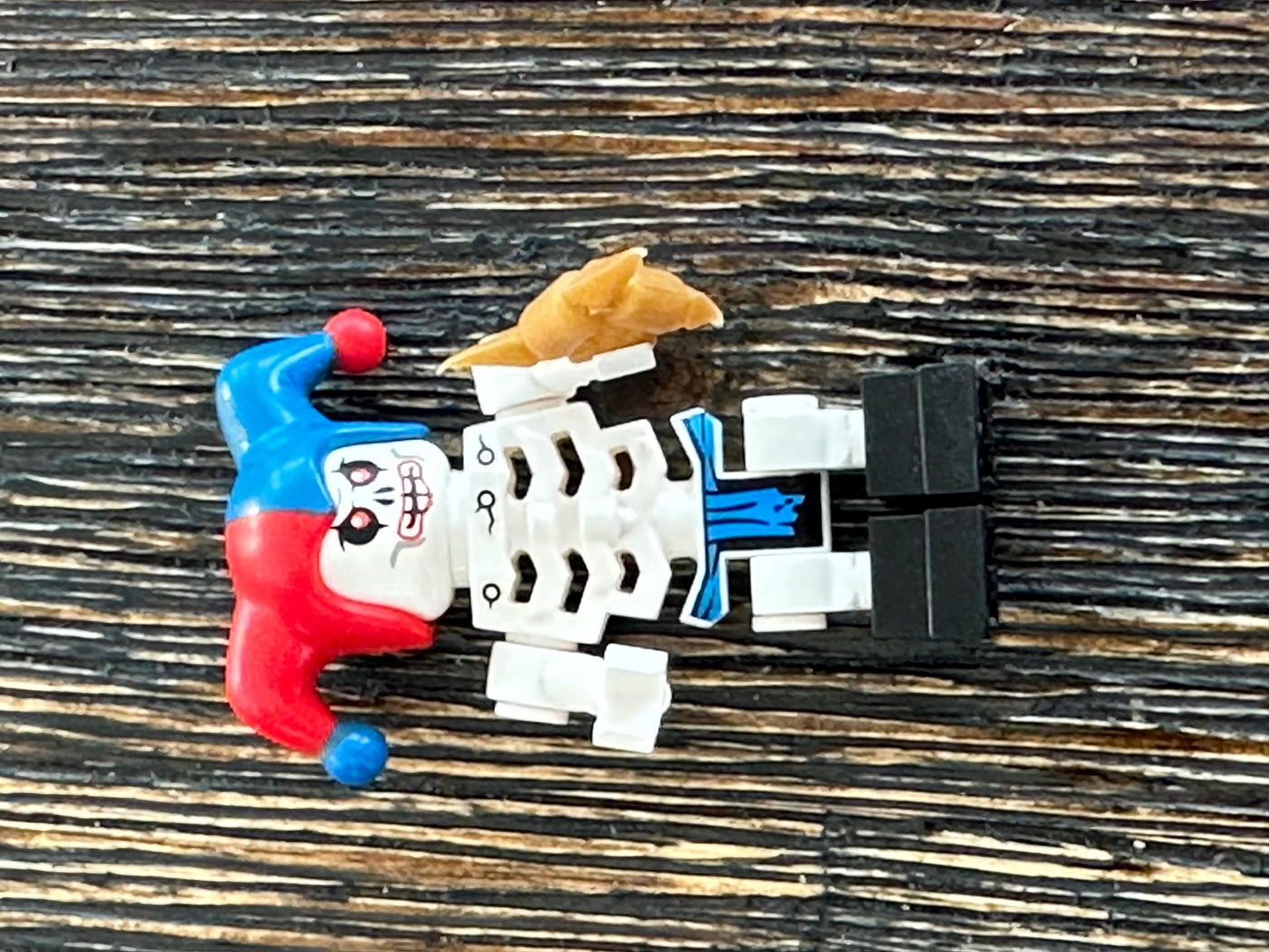 LEGO Minifigure Ninjago Krazi - Jester Hat Blue njo017 + Star Weapon