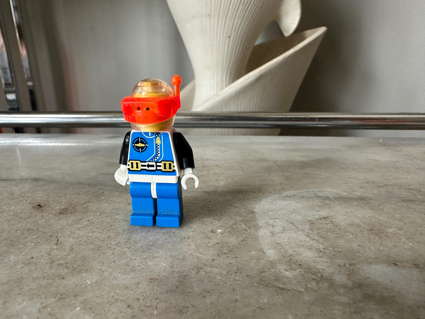 GENUINE Lego Minifgure LEGO Minifigure Doctor Kelvin Ice Planet Classic Vintage Space Cool RARE sp017