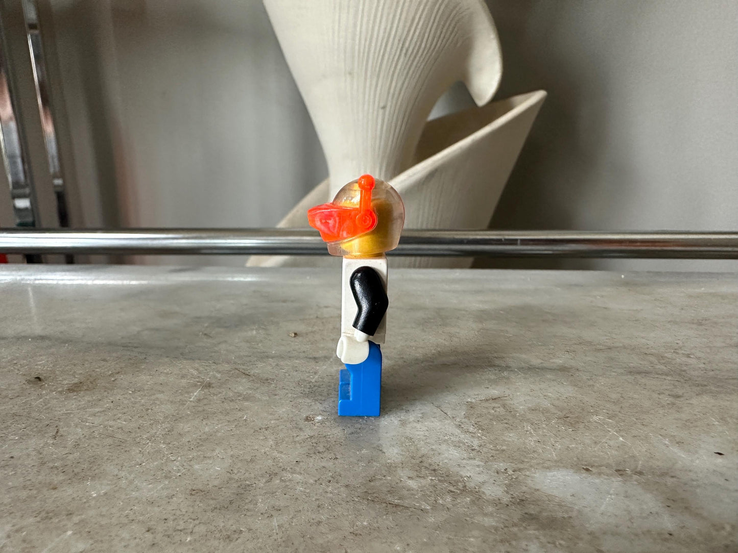 GENUINE Lego Minifgure LEGO Minifigure Doctor Kelvin Ice Planet Classic Vintage Space Cool RARE sp017