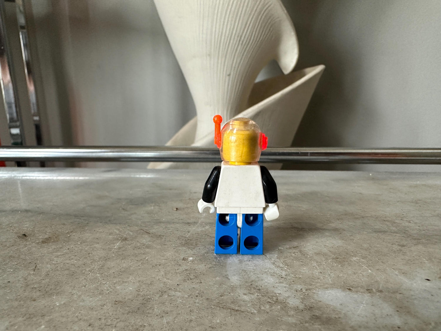 GENUINE Lego Minifgure LEGO Minifigure Doctor Kelvin Ice Planet Classic Vintage Space Cool RARE sp017