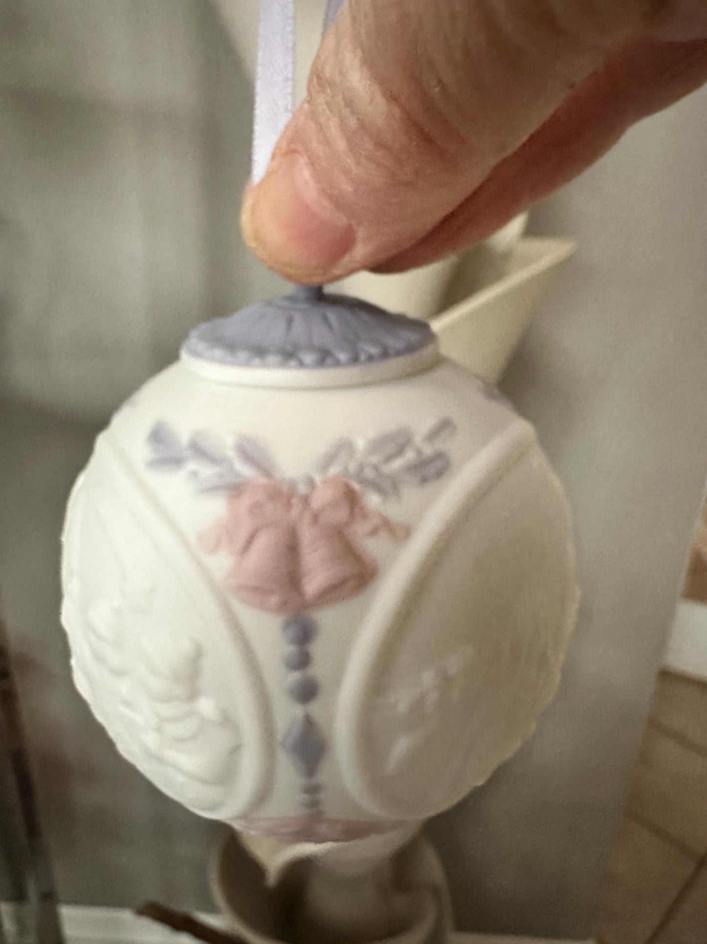 1991 Lladró Porcelain Christmas Ball Ornament – Retired Spanish Holiday Décor (Original Box)