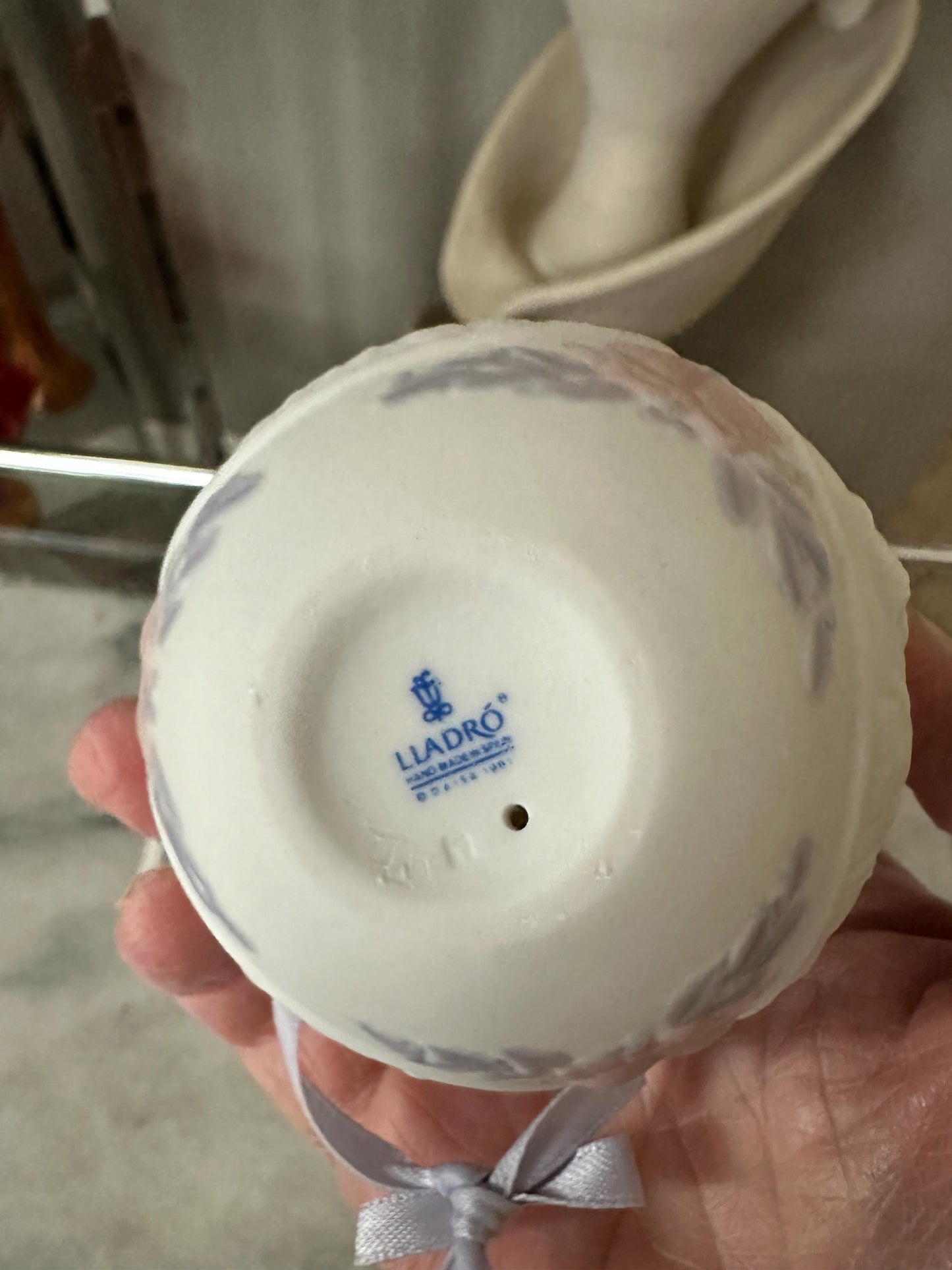 1991 Lladró Porcelain Christmas Ball Ornament – Retired Spanish Holiday Décor (Original Box)