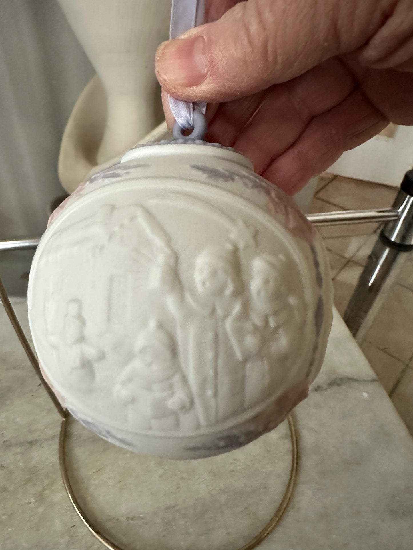 1991 Lladró Porcelain Christmas Ball Ornament – Retired Spanish Holiday Décor (Original Box)