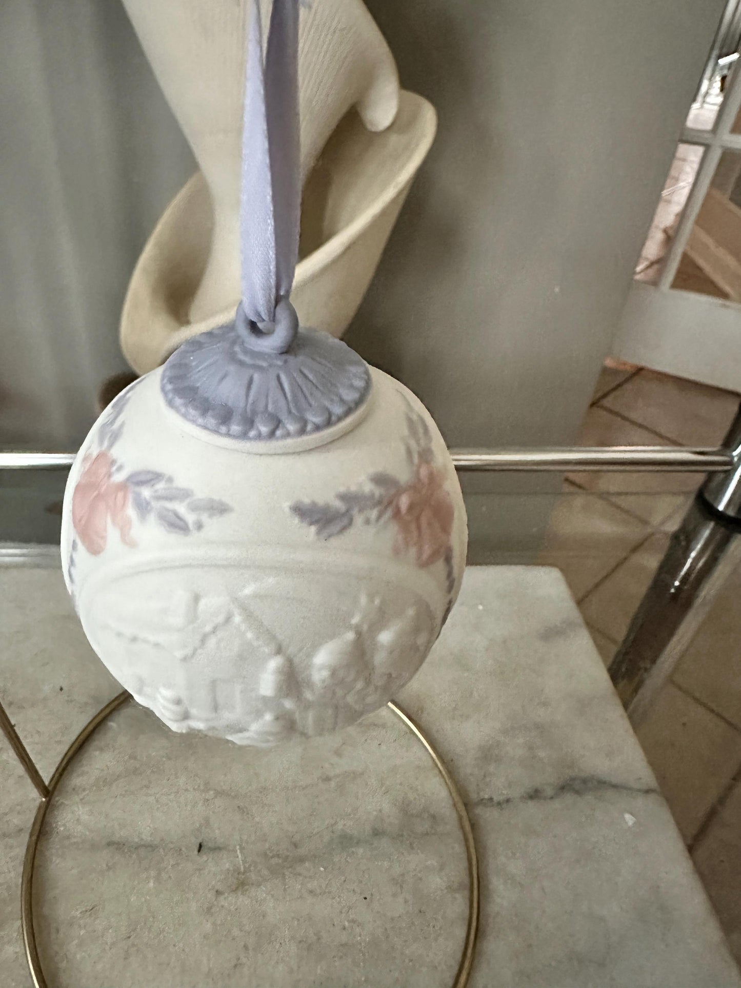 1991 Lladró Porcelain Christmas Ball Ornament – Retired Spanish Holiday Décor (Original Box)