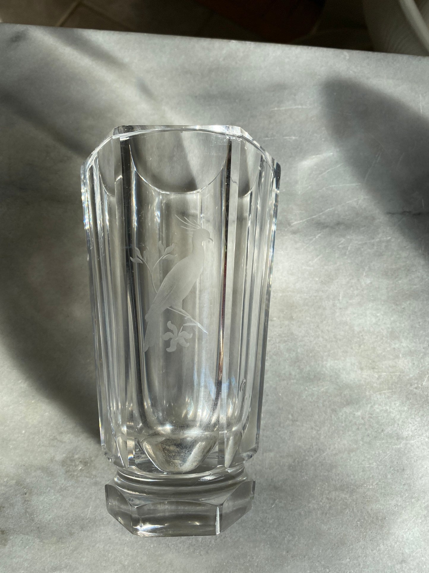 Vintage Set of Four Art Glass Roses in Mid Century Modern Etched Glass Paneled Heavy Glass  Vase with Asian Bird Design
