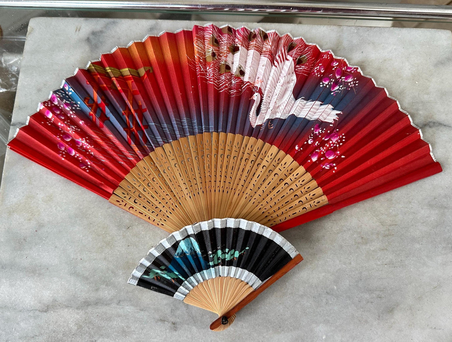 Vintage 1960s Japanese Silk Fan Set – Crane, Cherry Blossom & Torii Gate