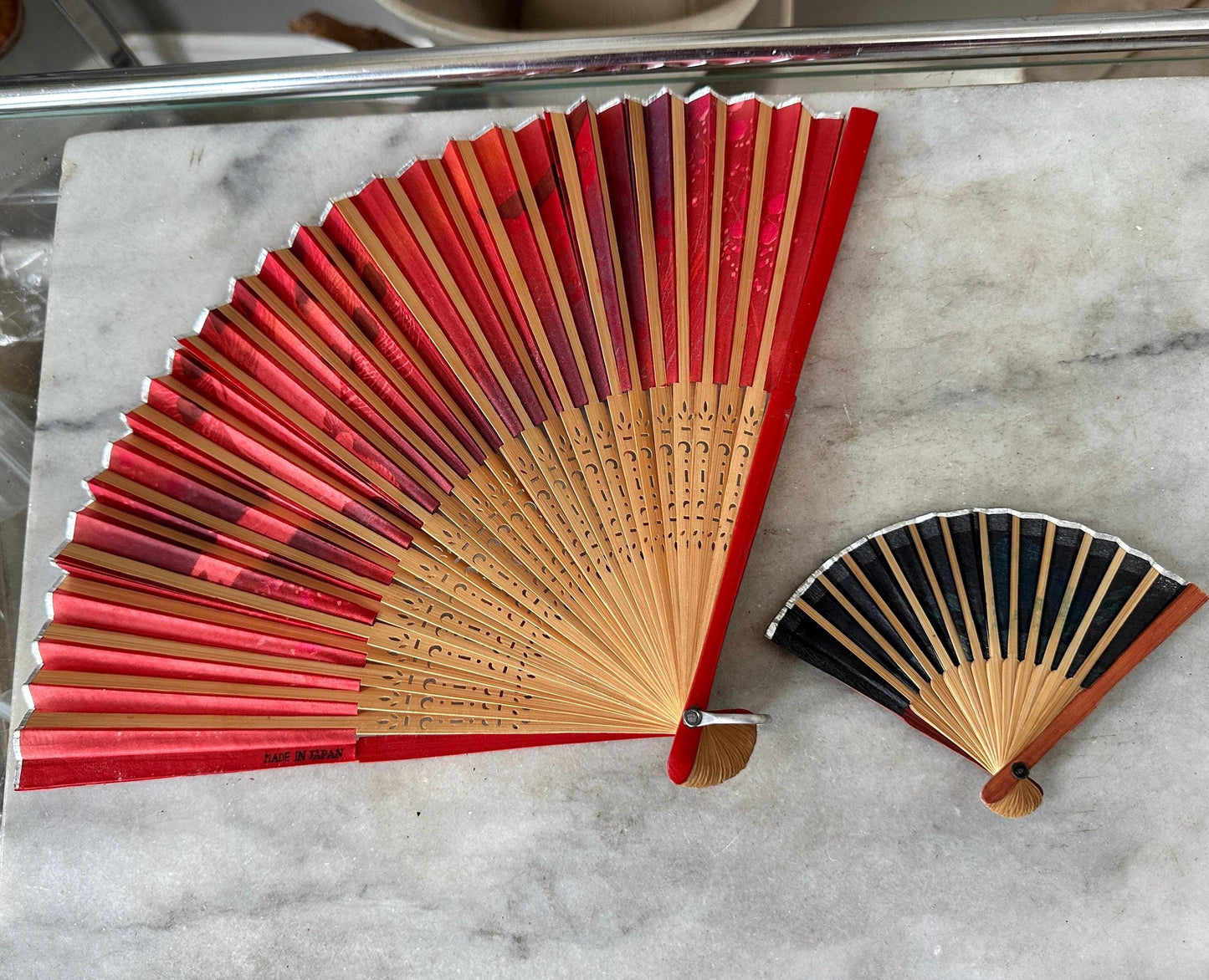 Vintage 1960s Japanese Silk Fan Set – Crane, Cherry Blossom & Torii Gate