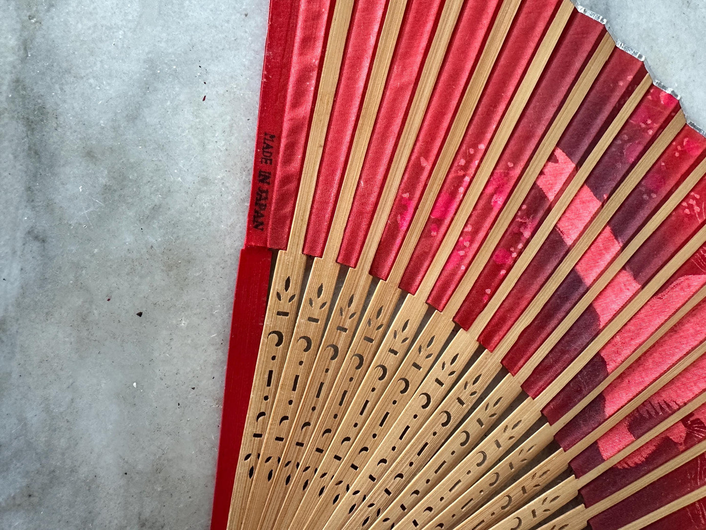 Vintage 1960s Japanese Silk Fan Set – Crane, Cherry Blossom & Torii Gate