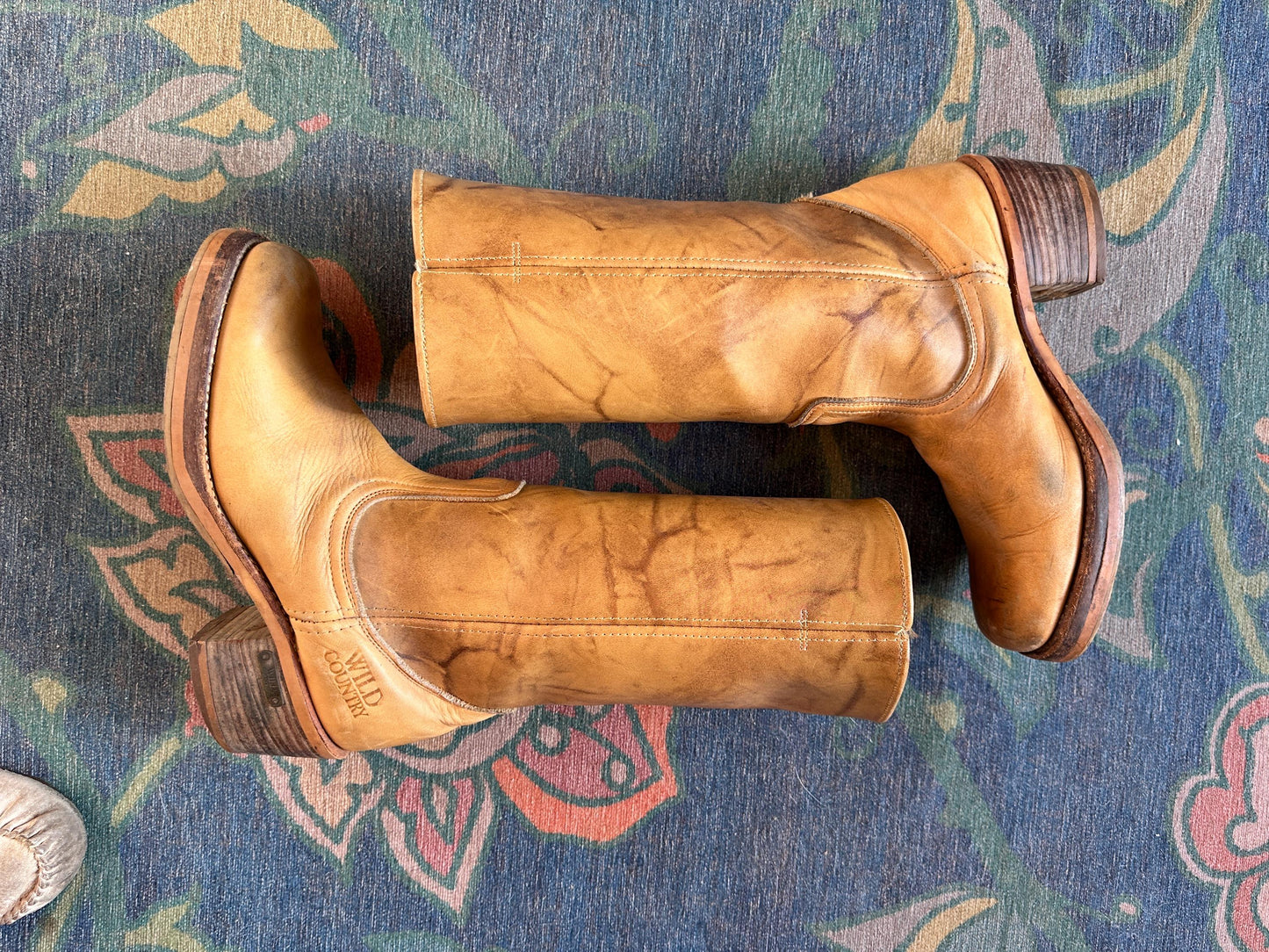 Vintage Wild Country Tan Leather Campus Boots – Wooden Stacked Heel 1970s - Women's 11D