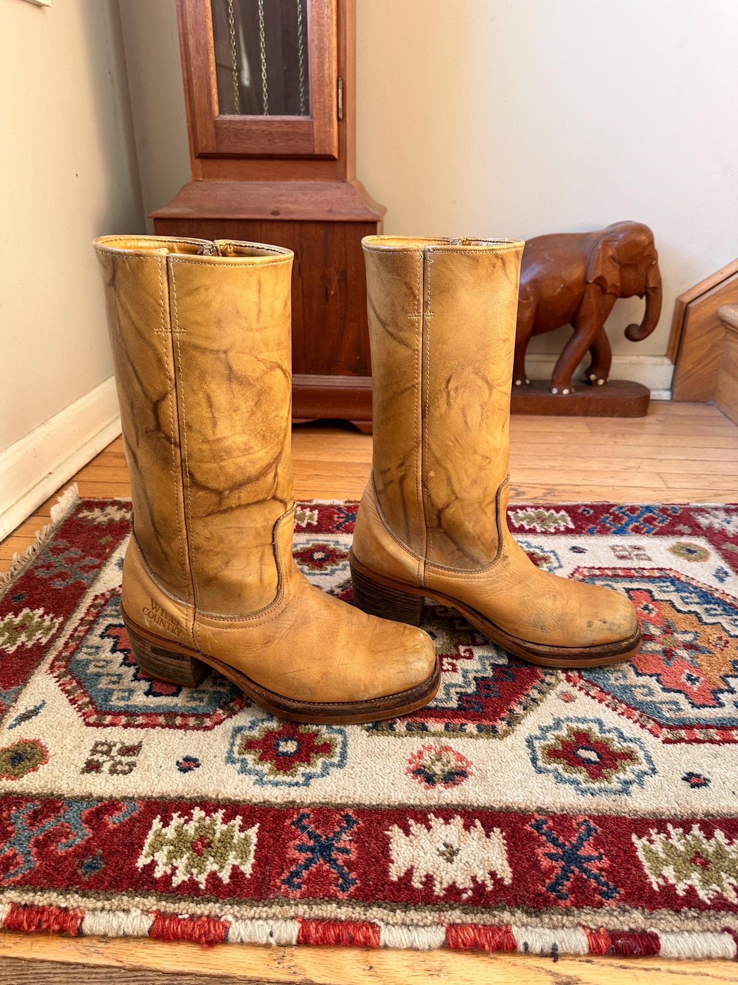 Vintage Wild Country Tan Leather Campus Boots – Wooden Stacked Heel 1970s - Women's 11D