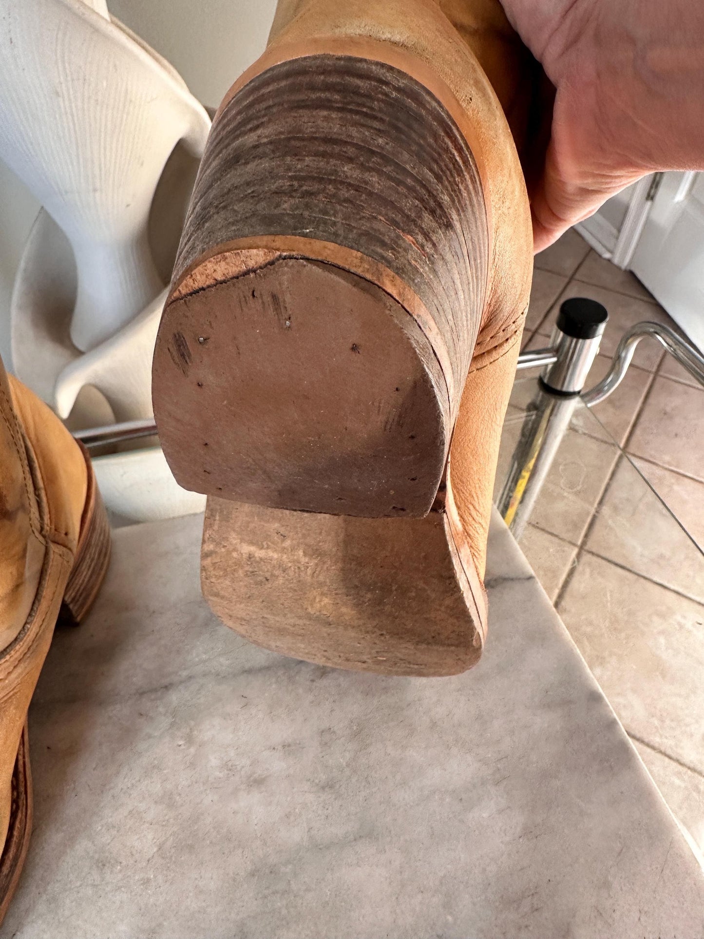 Vintage Wild Country Tan Leather Campus Boots – Wooden Stacked Heel 1970s - Women's 11D