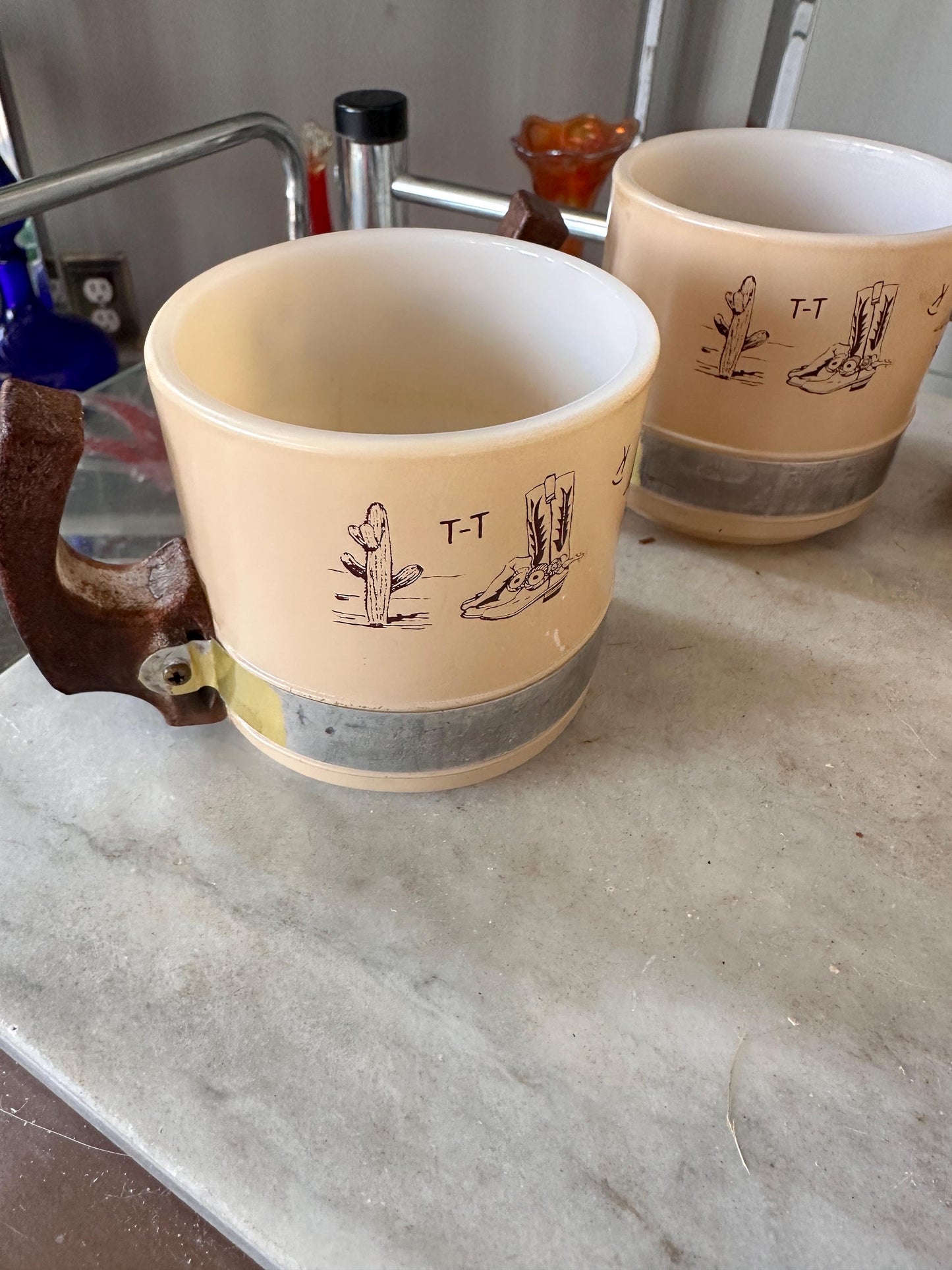 Vintage Siesta Ware Southwestern Milk Glass Mugs (Set of 5) – MCM Wooden Handle Kitchenalia