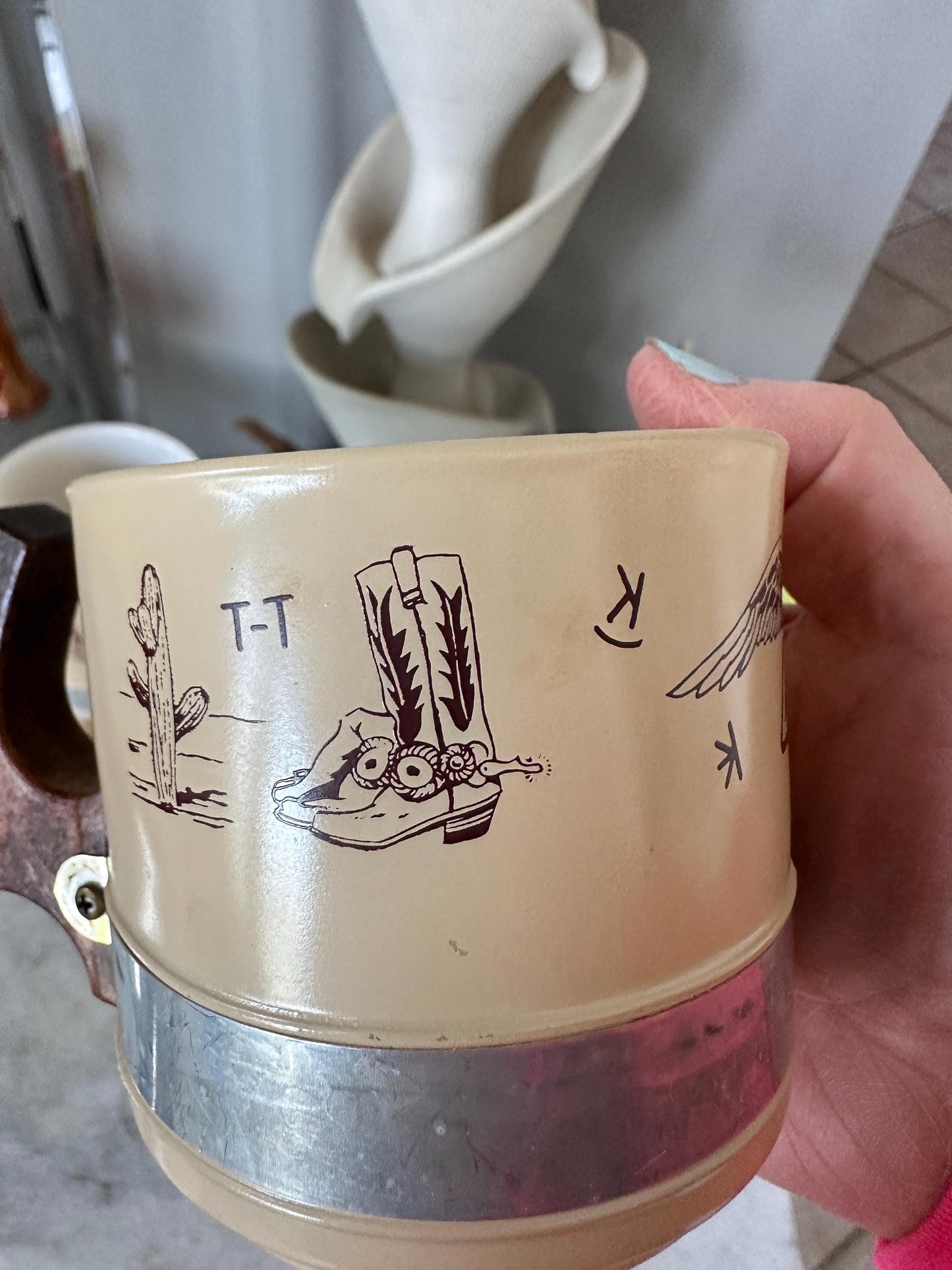 Vintage Siesta Ware Southwestern Milk Glass Mugs (Set of 5) – MCM Wooden Handle Kitchenalia