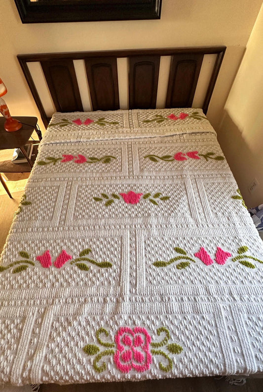 Vintage White Chenille Cutter Bedspread | Pink Floral Tulip Trim, Queen Size